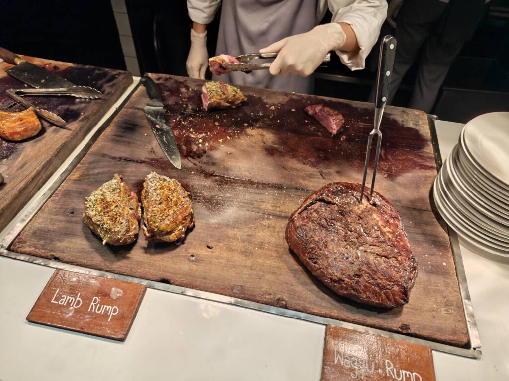 ラムチョップにローストビーフ